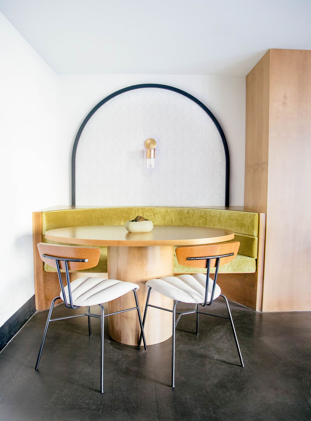 Restaurant interior 6